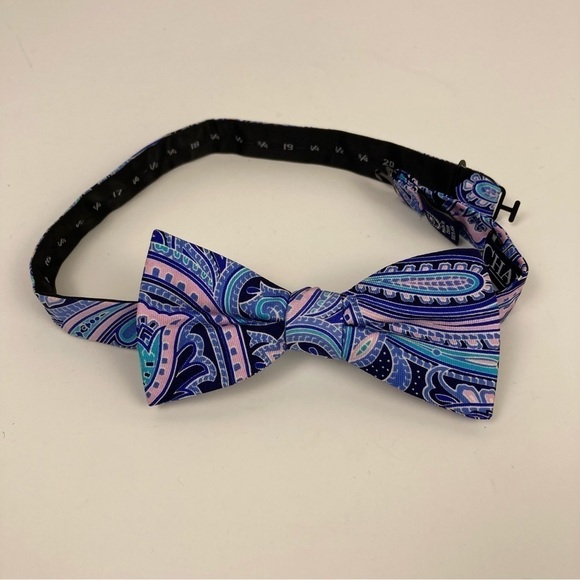 Men's Chaps Silk Bow Tie Blue/Pink Paisley Print Adjustable - Picture 2 of 10